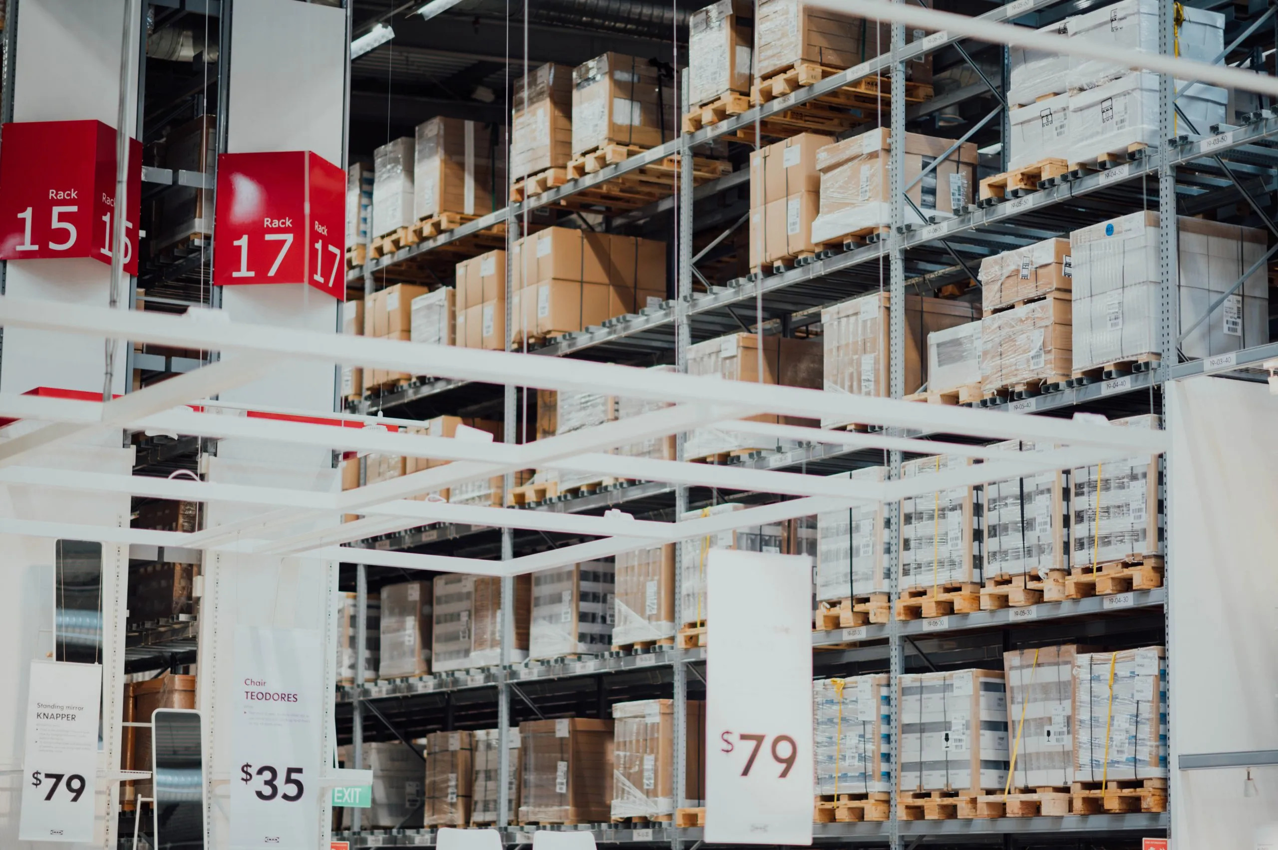 intérieur d’un entrepôt de stockage