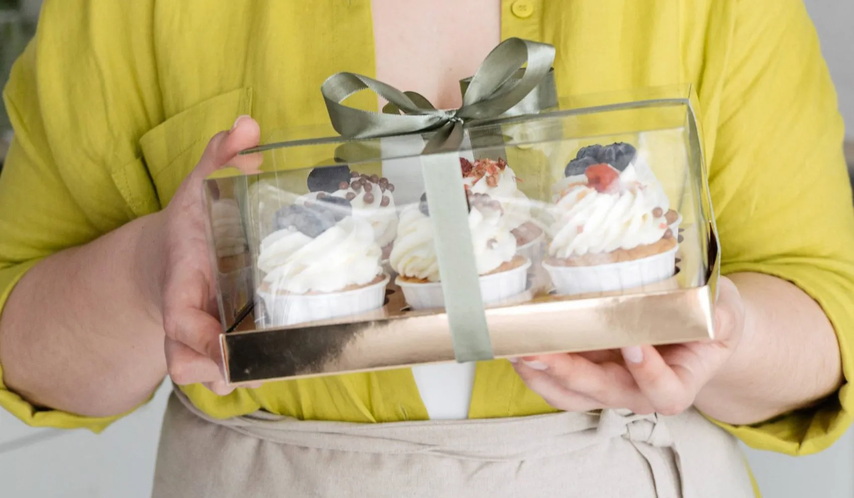 gateaux dans leur boite d’emballage transparente