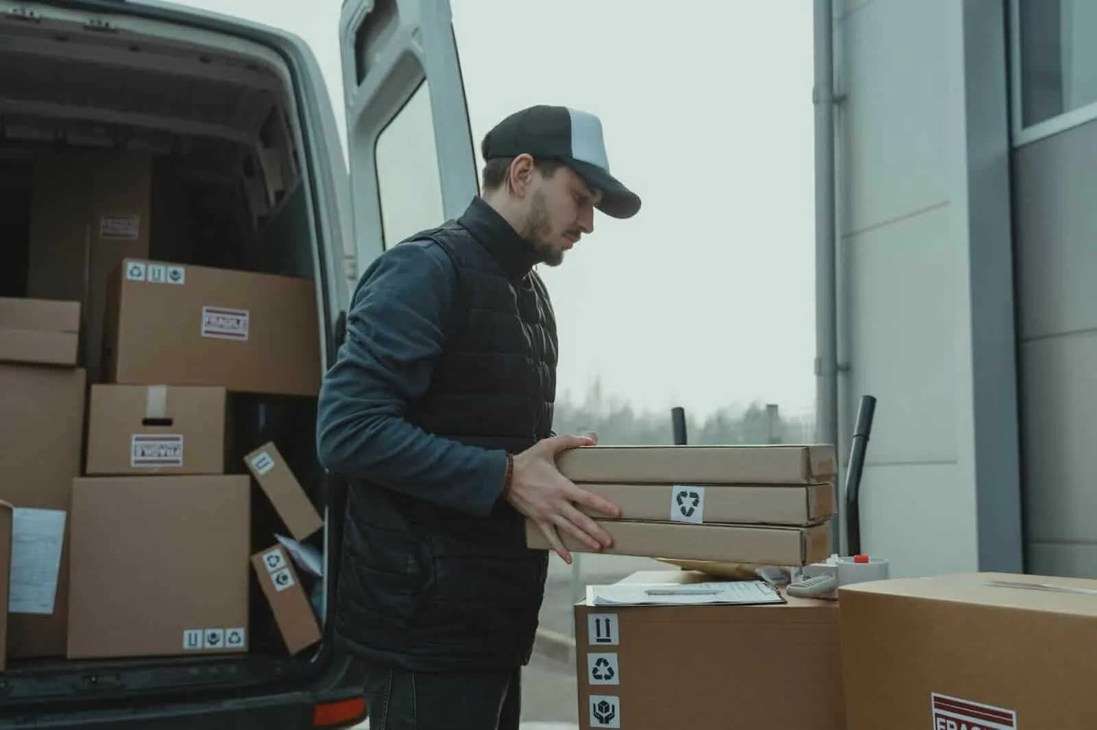 The Ultimate Guide to Becoming a Courier
