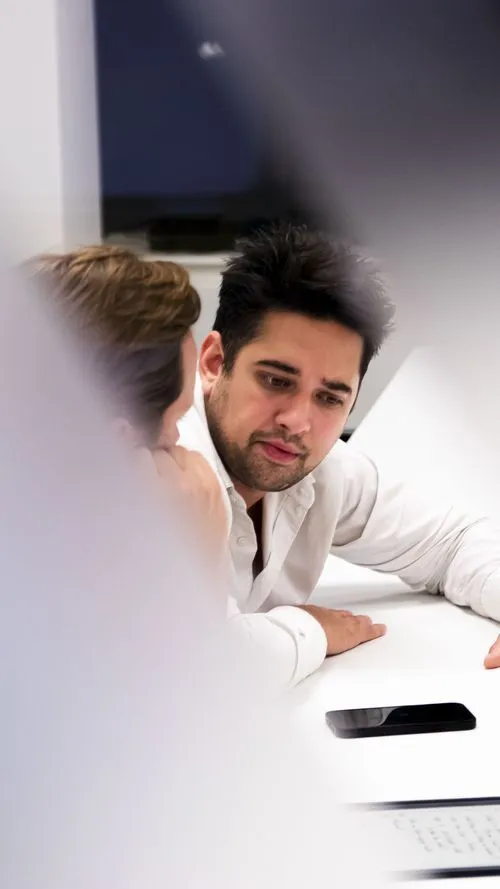 Romain Syed, CEO de Shippr, dans une réunion sur le développement durable